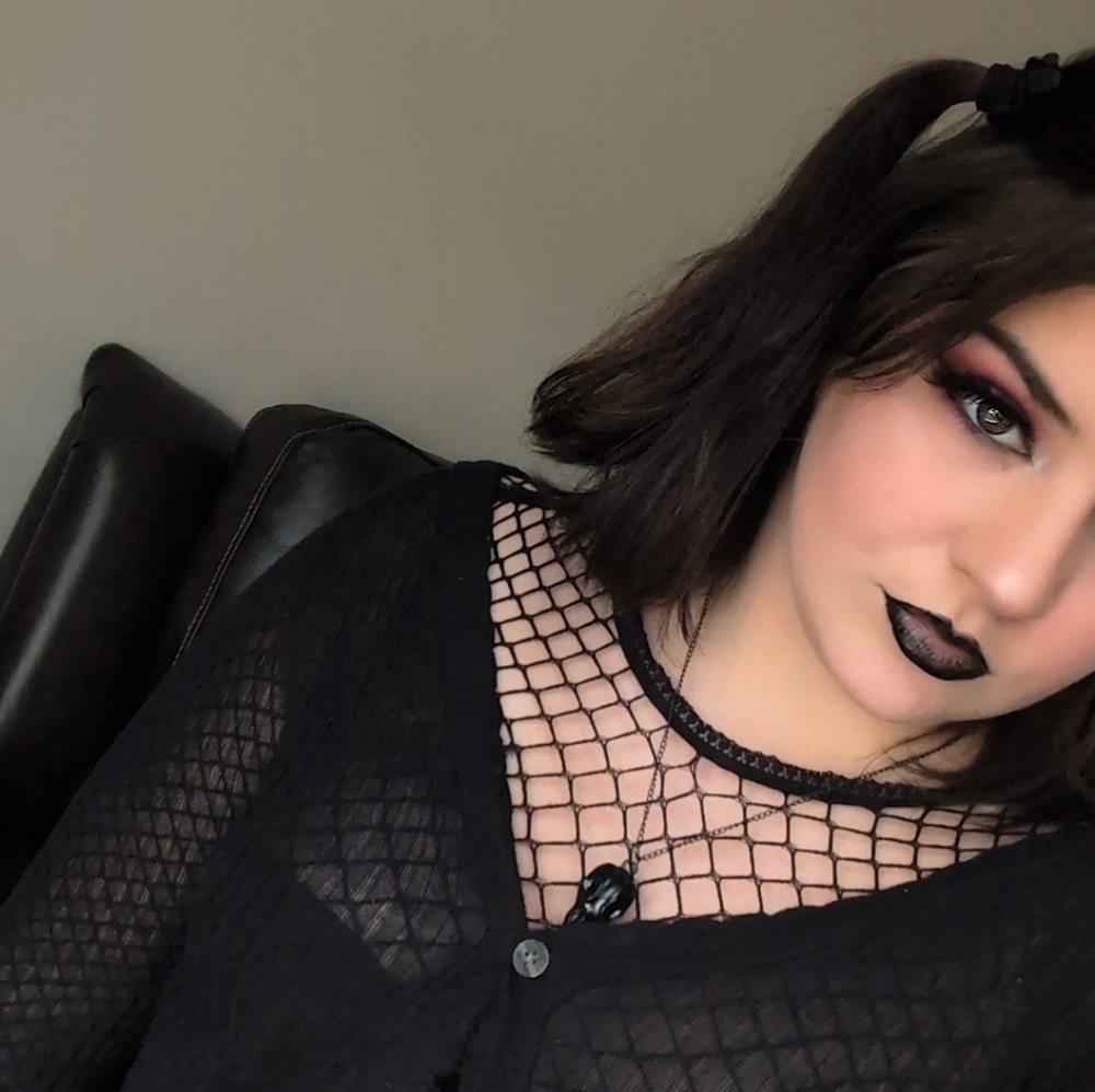 Meet your Posher, Elise